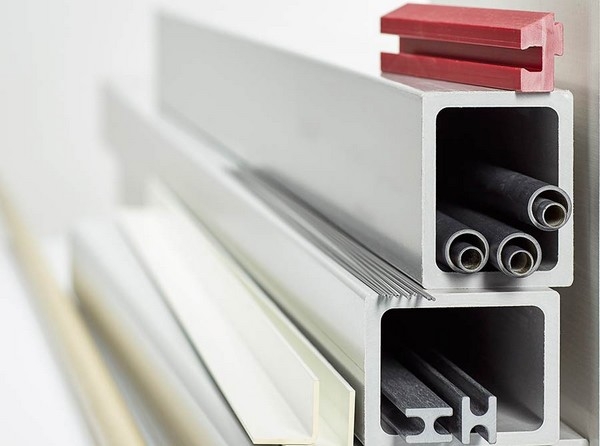 PolyOne acquires Gordon Composites and Polystrand