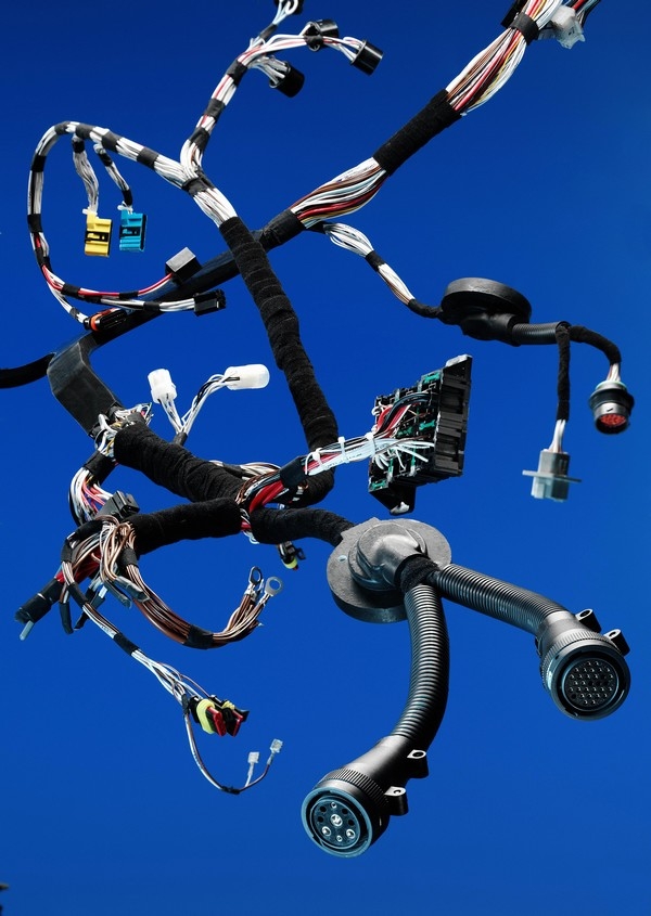 Robust connectors for automotive wire harnesses
