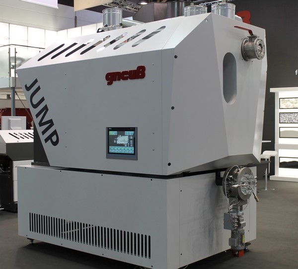Great interest for Gneuss' new IV booster JUMP at K 2016