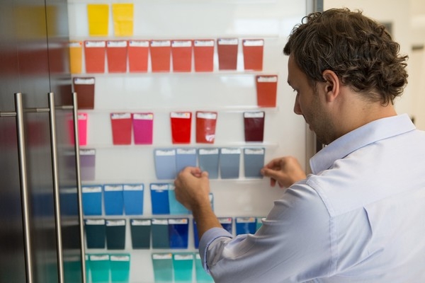 New trend colors for textiles and fibers