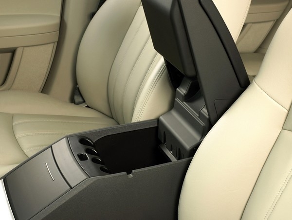 UV-stable, high-flow TPVs for automotive parts