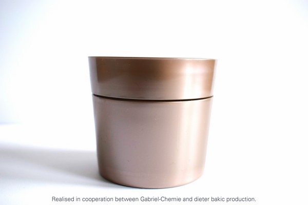 "Flowing Mettalics": authentic metallic look in plastic