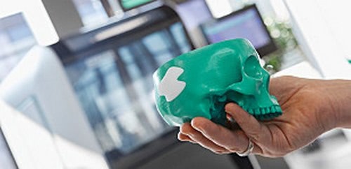 Arburg at the Interplas 2017: from high-volume stacking boxes to individual implants