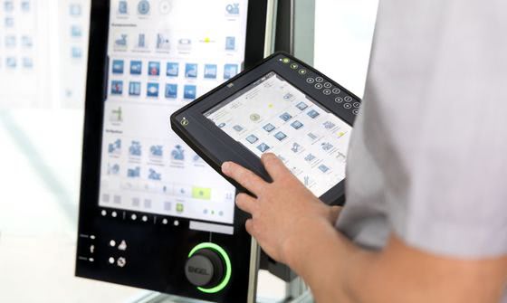 Fakuma 2018: Engels' CC300 on display with new features 