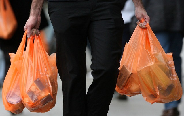Branża reaguje na opłatę recyklingową za torby foliowe