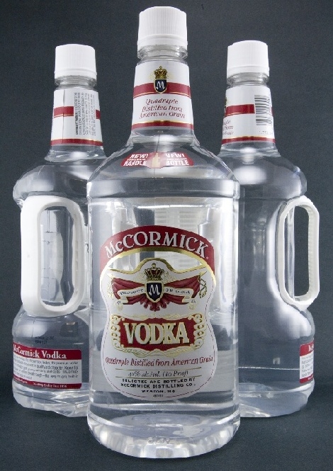 Butelka PET koncernu Amcor z wbudowanym uchwytem