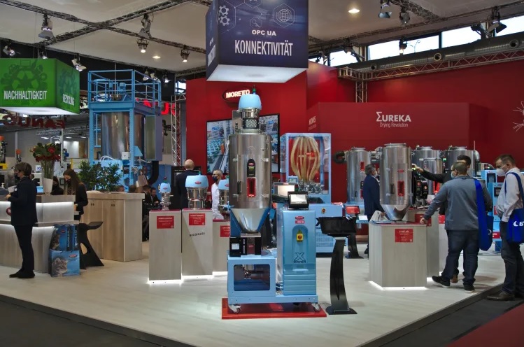 The show goes on, 4 events in April for Moretto