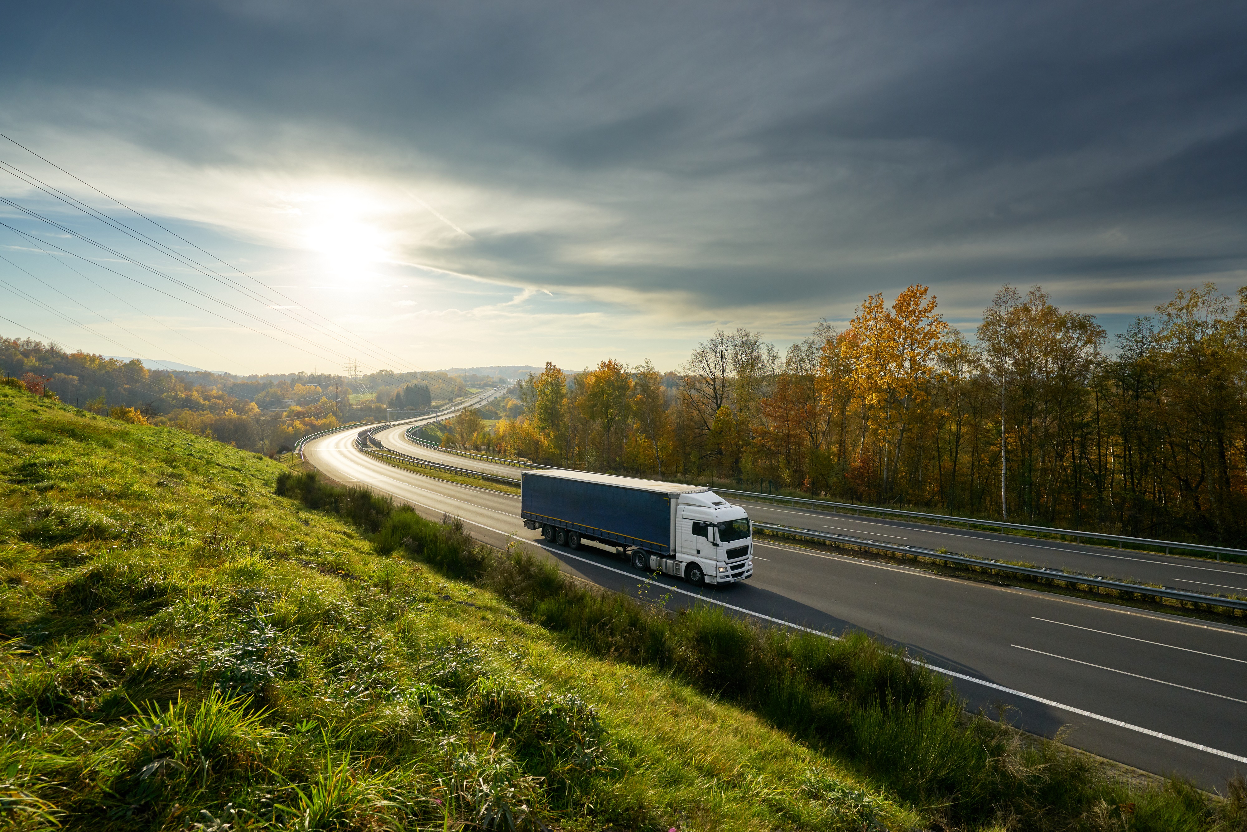 road-tractor-trailer-istock-904377080