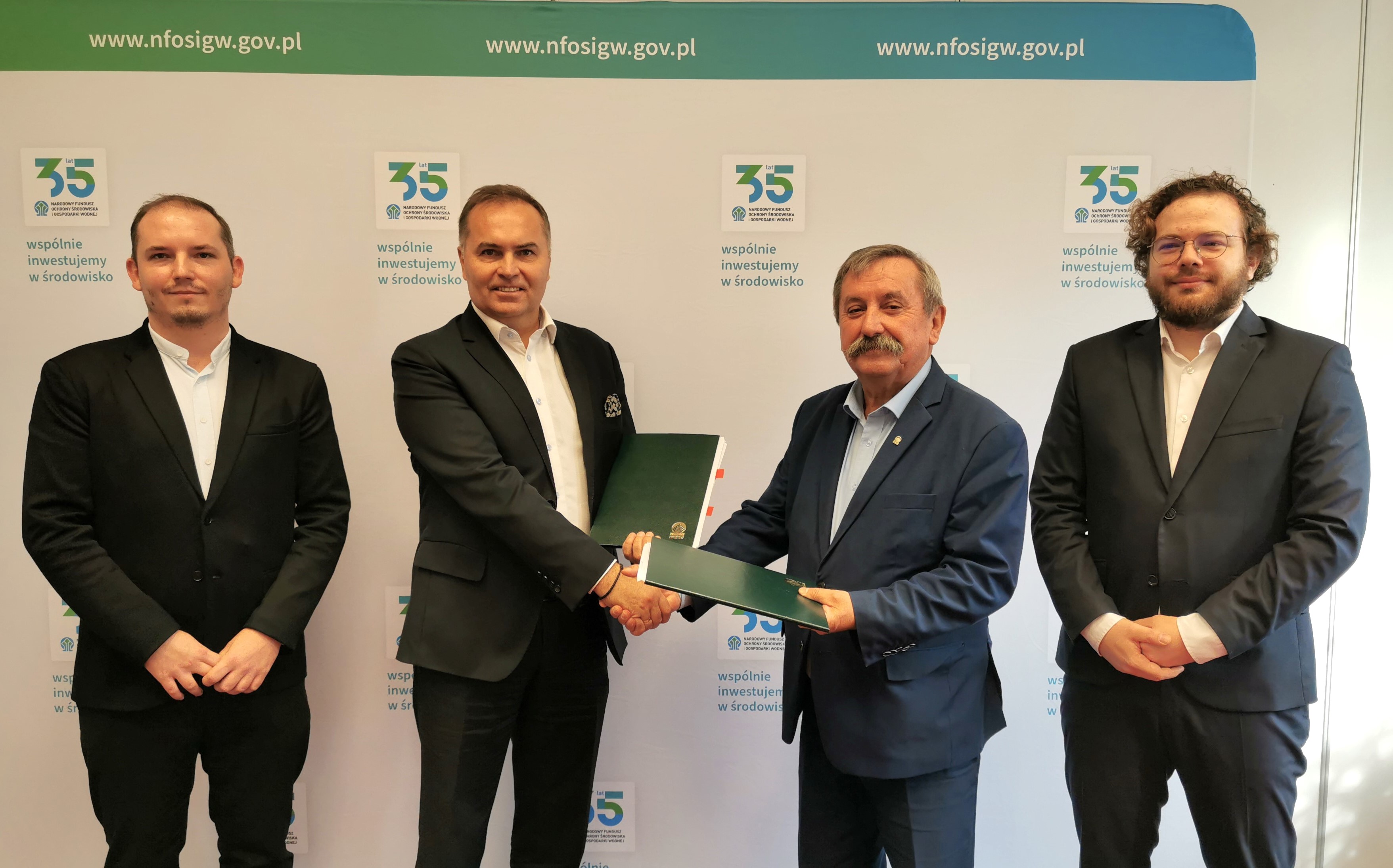 qemetica-soda-polska-inwestuje-w-zielona-energie-blisko100
