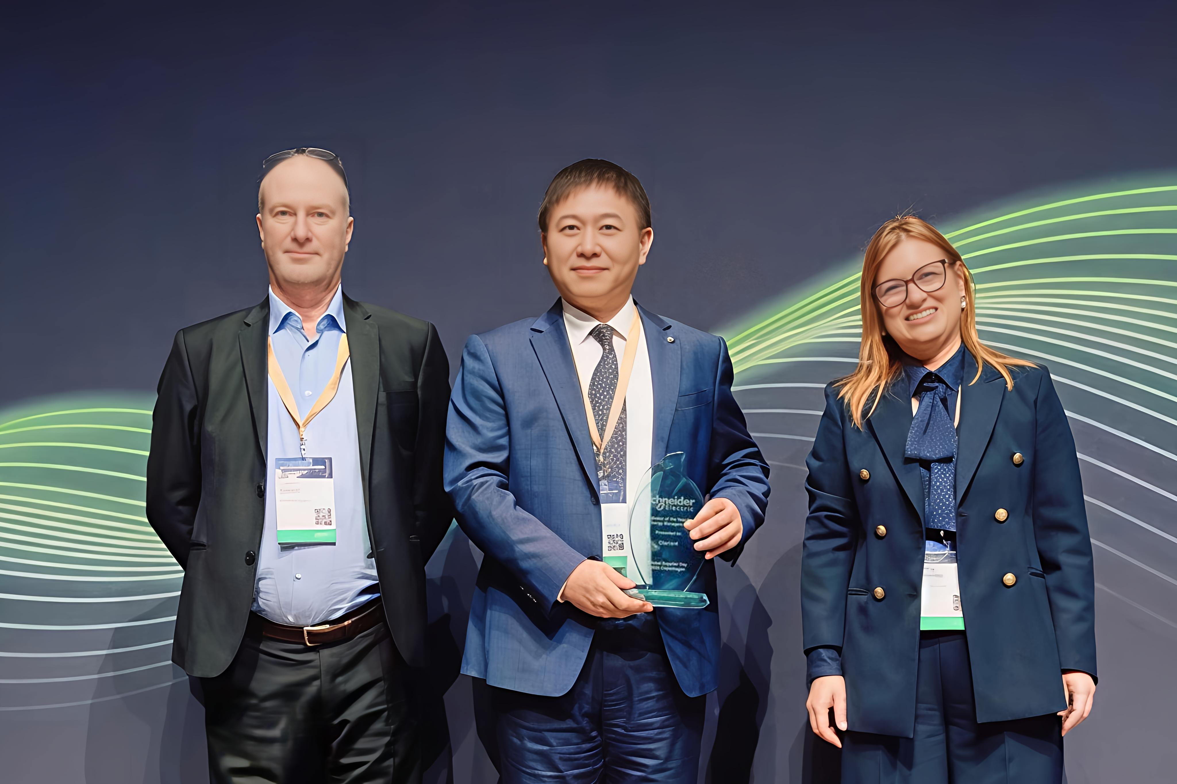 Od lewej: Ludovic Audoin, wiceprezes ds. surowców i komponentów wytwarzanych, Schneider Electric; Zhigang Miao, szef działu Additives, Clariant; Vanya Manolova, wiceprezes ds. zakupów w Europie, Schneider Electric