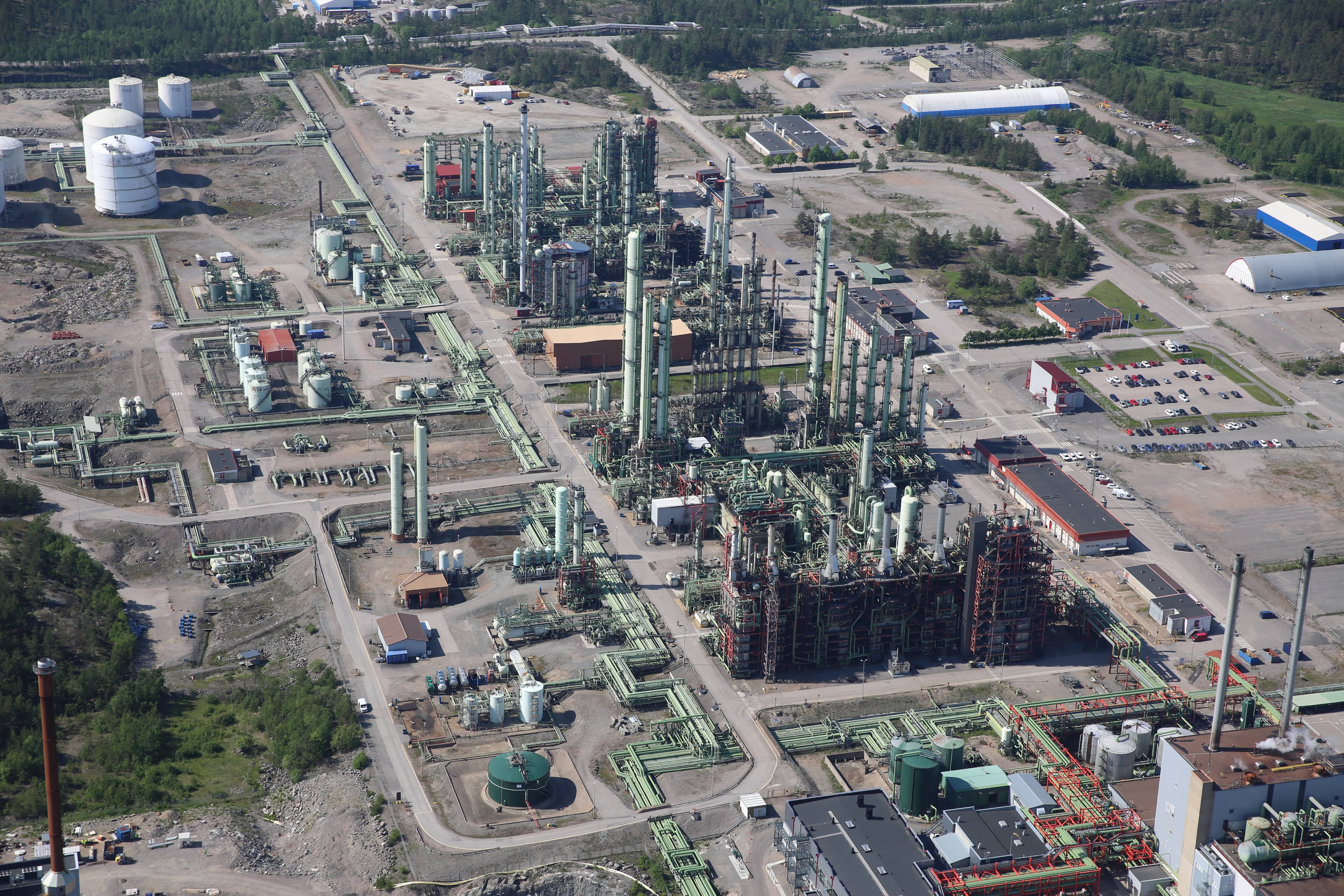 Widok z lotu ptaka na kompleks petrochemiczny Borealis w Porvoo