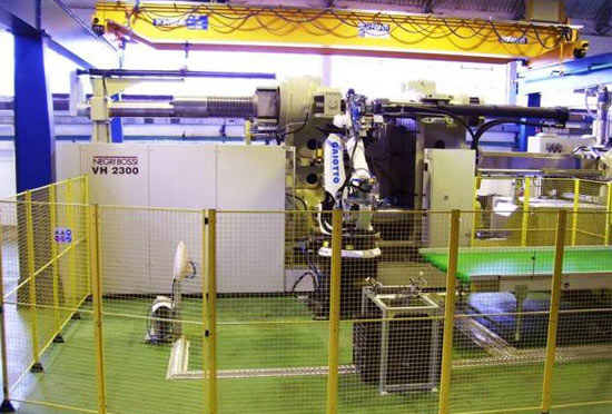Robotized cells for manufacturing automotive parts 