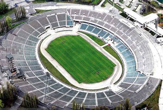 Stadium roof built by Lexan Thermoclear polycarbonate