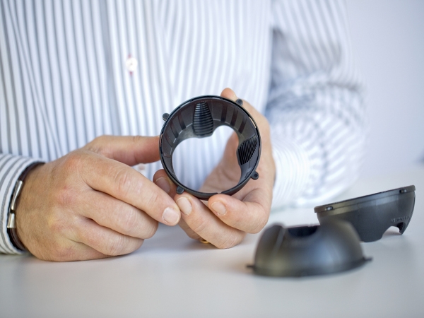 DSM’s high performance Arnite A PET compound chosen by Magna for next-generation auto mirror actuators