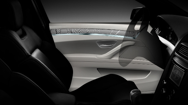 Polycarbonate-based material for automotive interiors