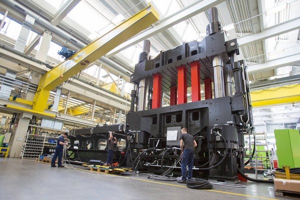 Engel equips Open Hybrid LabFactory