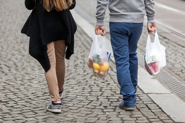 MEP's adopt EU legislation on lightweight plastic carrier bags