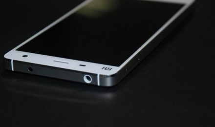  Xiaomi selects DSM Stanyl ForTii for antenna splitters