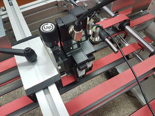 Belt carton feeder