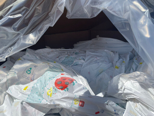 pampers