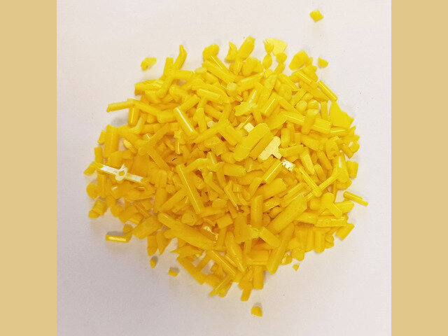 pom-yellow-1