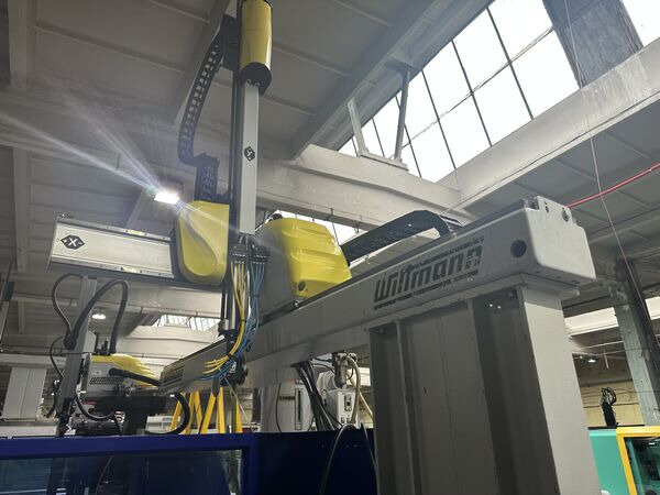 Robot Wittmann W818...