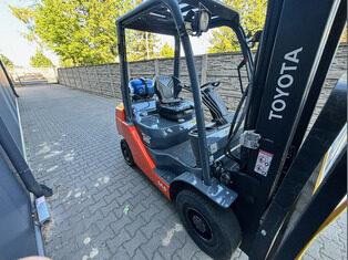 Wózek widłowy Toyota