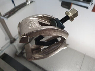 Mold mounting clamp 
