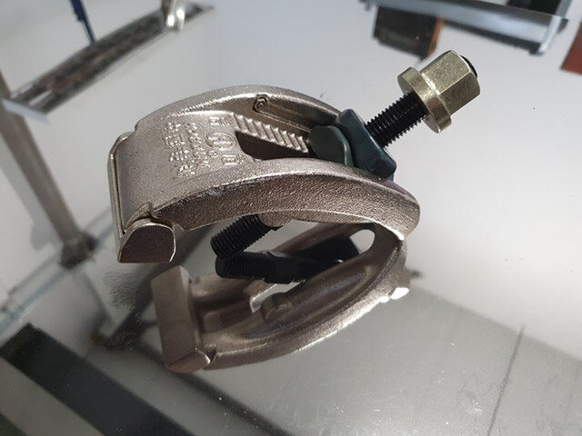 Mold mounting clamp...