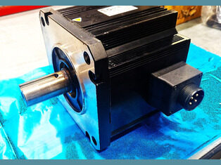 Silnik servo omron G