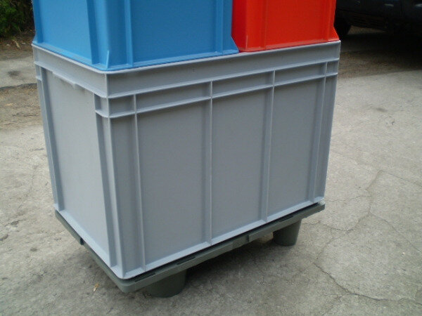 palety-plastikowe-display