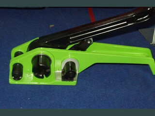 Tensioner for polyes