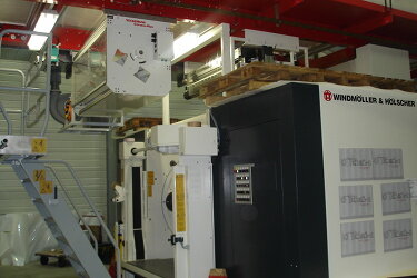 Stacja Corona Plus model VE1C z 4 elektrodami ceramicznymi do aktywacji zarówno materiałów przewodzących (metalizowanych), jak i nieprzewodzących