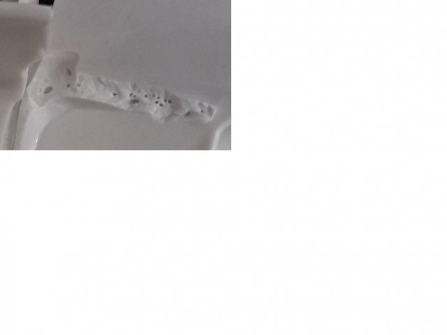 Przyczyna zwiększenia kruchości gotowego detalu PP z kredą.