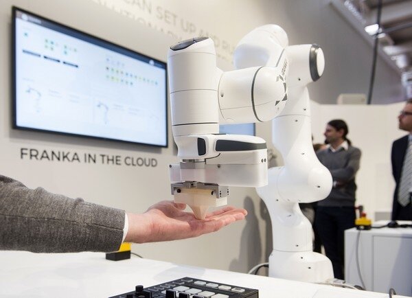 Parada robotów na największych światowych targach przemysłowych