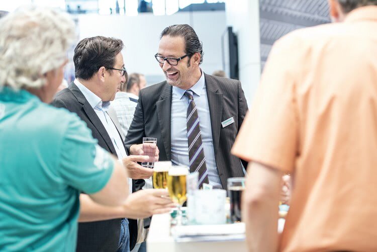 Technical discussion at Meusburger stand