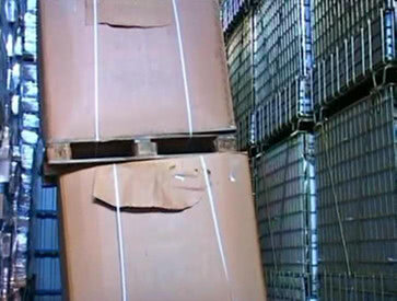 Standard container vs. octabin.