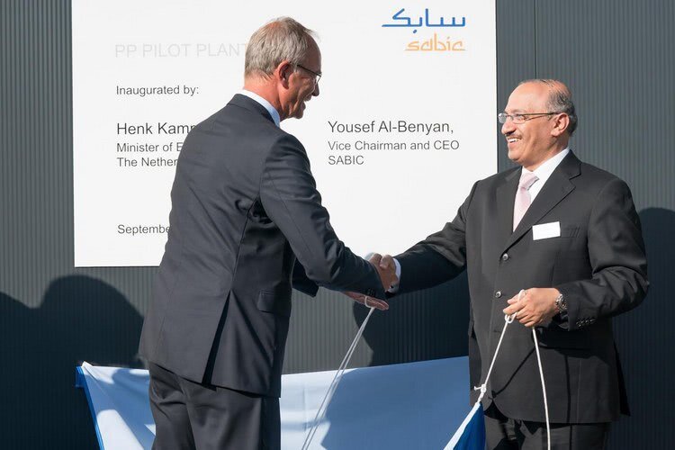 SABIC CEO Yousef Abdullah Al-Benyan and Dutch Minister of Economic Affairs Henk Kamp