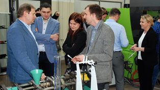 O tworzywach na konferenc