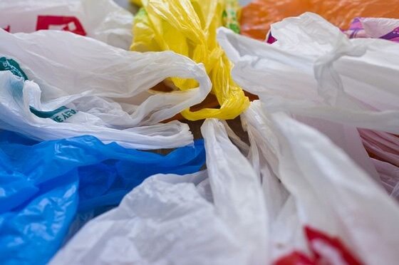 Wielka Brytania zwiększy opłaty za plastikowe torby