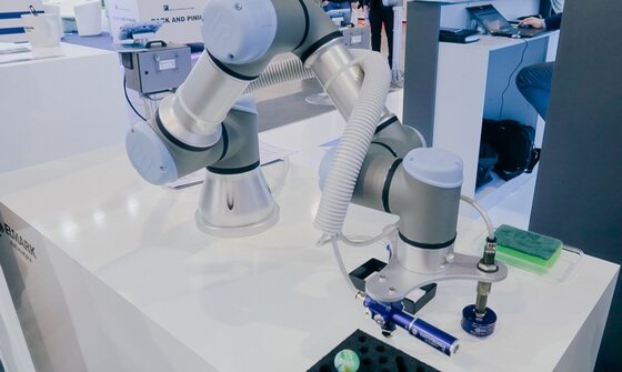 Coboty Universal Robots na targach Automaticon