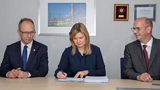 Anwil podpisał...