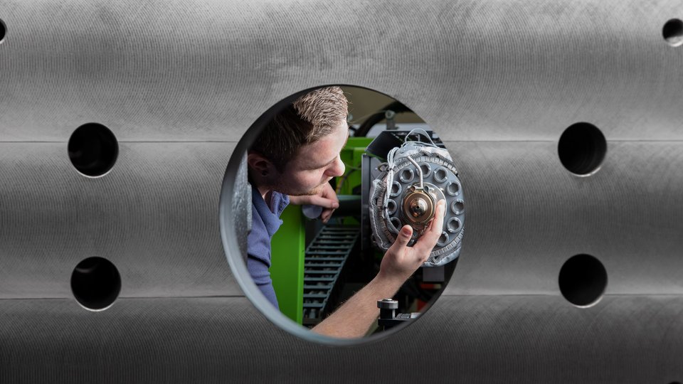 Engel expands intelligent assistance further with iQ melt control