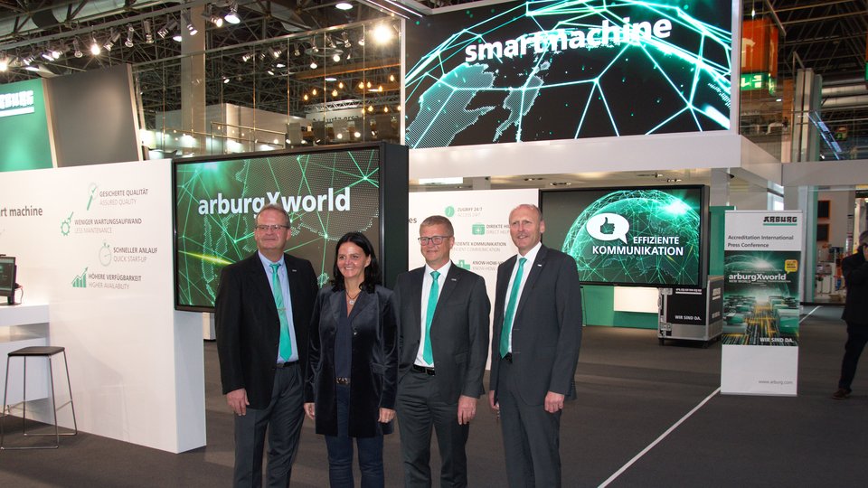 Arburg na targach K 2019: własna droga do digitalizacji