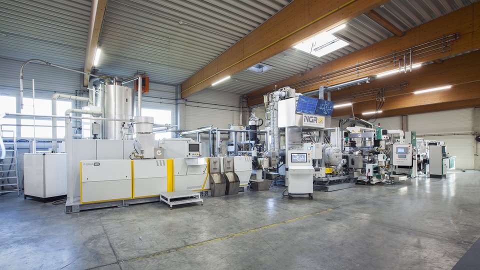 Direct processing of PET-waste to rPET-Sheet  