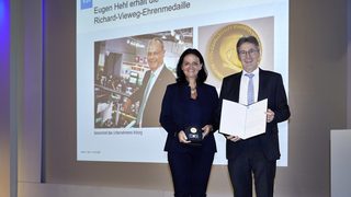 Eugen Hehl otrzymuje nagr