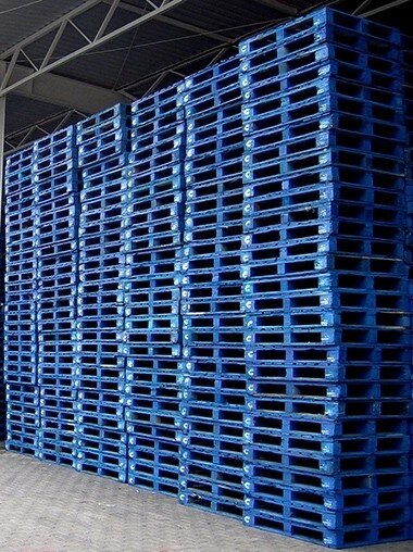 Nestlé zastępuje drewniane palety plastikowymi europaletami wielokrotnego użytku