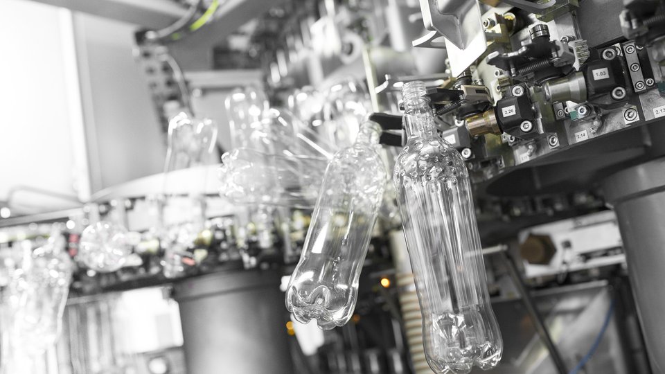 From pharmaceutical niche product to established coating technology for the beverage industry