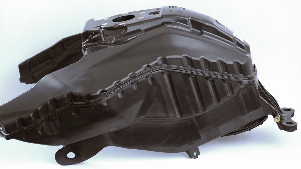 Double-shell, welded motorcycle tank