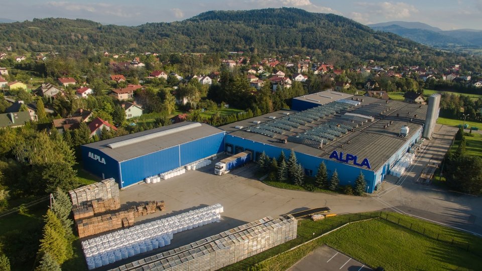 Alpla jako jeden z przedstawicieli branży opakowaniowej członkiem Paktu Plastikowego